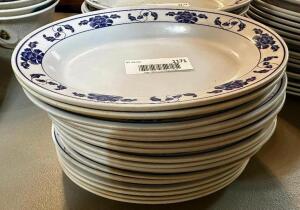 DESCRIPTION: (12) 10" PLASTIC PLATTERS LOCATION: MAIN SEATING THIS LOT IS: ONE MONEY QTY: 1