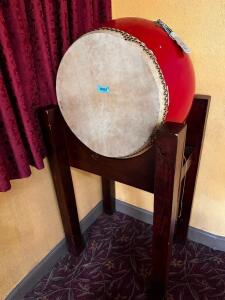 DESCRIPTION: 25" DRUM W/ WOODEN STAND LOCATION: MAIN SEATING QTY: 1