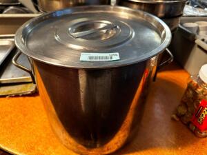 DESCRIPTION: 20 QT STAINLESS STOCK POT W/ LID LOCATION: MAIN SEATING QTY: 1