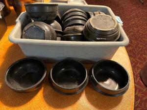 DESCRIPTION: BUS TUB AND CONTENTS -BLACK PLASTIC BOWLS. LOCATION: MAIN SEATING THIS LOT IS: ONE MONEY QTY: 1