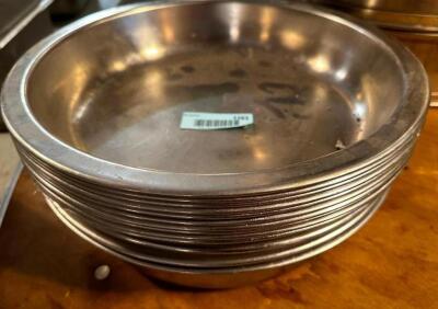 DESCRIPTION: (10) 13" ROUND STAINLESS PANS SIZE 13" LOCATION: MAIN SEATING THIS LOT IS: SOLD BY THE PIECE QTY: 10