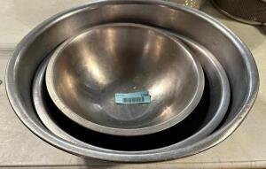 DESCRIPTION: (3) ASSORTED STAINLESS MIXING BOWLS LOCATION: MAIN SEATING THIS LOT IS: SOLD BY THE PIECE QTY: 3