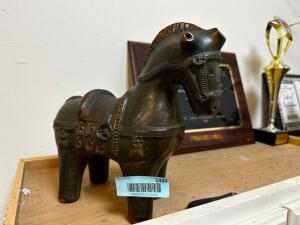 DESCRIPTION: SMALL HORSE DECORATION LOCATION: OFFICE QTY: 1