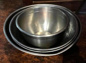 DESCRIPTION: (4) STAINLESS MIXING BOWLS LOCATION: MAIN DINING QTY: 4