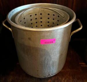 DESCRIPTION: STOCK POT WITH STEAM INSERT SIZE: 14"X10" LOCATION: MAIN DINING QTY: 1