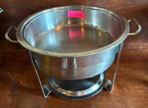 DESCRIPTION: ROUND STAINLESS CHAFING DISH LOCATION: MAIN DINING QTY: 1