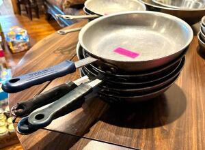 DESCRIPTION: (5) 10.5" SKILLETS LOCATION: MAIN DINING QTY: 5