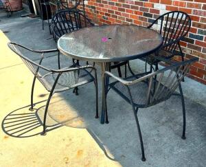 DESCRIPTION: PATIO TABLE W/ 4 CHAIRS SIZE: 41.5" LOCATION: FRONT PATIO QTY: 1