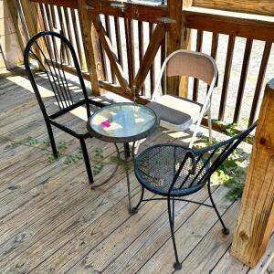 DESCRIPTION: LOT OF CHAIRS AND SIDE TABLE LOCATION: BACK PATIO QTY: 1