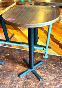 DESCRIPTION: BAR HEIGHT ROUND TABLE SIZE: 23" LOCATION: MAIN DINING QTY: 1