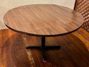 DESCRIPTION: DROP LEAF TABLE INFORMATION: 50.5" FULLY EXPANDED LOCATION: MAIN DINING QTY: 1