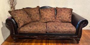 DESCRIPTION: COUCH SIZE: 86.5" LOCATION: MAIN DINING QTY: 1