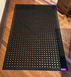 DESCRIPTION: PERFORATED RUBBER MAT SIZE: 60"X36" LOCATION: BAR QTY: 1