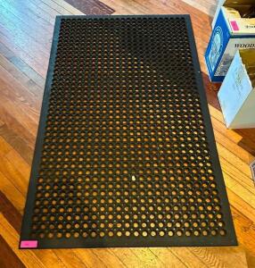 DESCRIPTION: PERFORATED RUBBER MAT SIZE: 60"X36" LOCATION: BAR QTY: 1