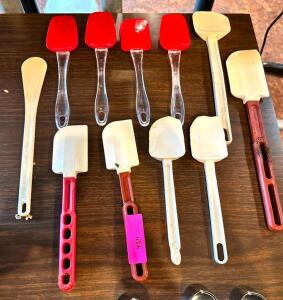 DESCRIPTION: LOT OF RUBBER SPATULAS LOCATION: MAIN DINING QTY: 1