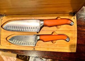 DESCRIPTION: SET OF KNIVES W/ CUTTING BOARD CASE BRAND/MODEL: FURI LOCATION: MAIN DINING QTY: 1