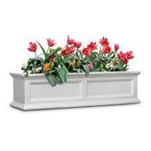 DESCRIPTION: (1) FLOWER WINDOW BOX BRAND/MODEL: MAYNE INFORMATION: WHITE SIZE: 4FT RETAIL$: $111.84 EA QTY: 1