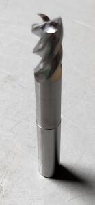 DESCRIPTION: (2) SOLID CARBIDE "CHATTER FREE" 5XD SQ END MILLS BRAND/MODEL: ISCAR ECAI-H4R 500-750/2.5C01CF SIZE: 1/2" DIA 3/4" LOC RETAIL$: $190.55 Q