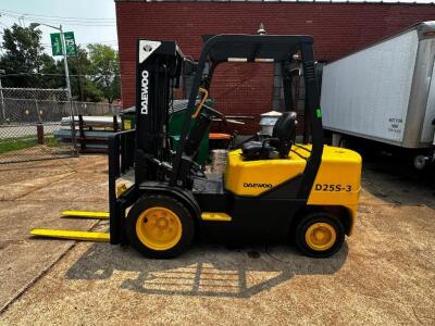 DAEWOO 6000 LB. CAPACITY DIESEL POWER FORK LIFT