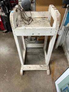 WOODEN TOOLING STAND