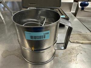 STAINLESS FLOUR SIFTER