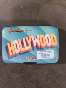 DESCRIPTION: (1) CASE OF APROX (20) METAL WALLETT BRAND/MODEL: GREETINGS FROM HOLLYWOOD QTY: 1