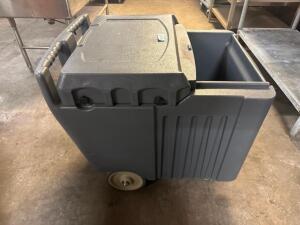 DESCRIPTION: WINCO PORTABLE ICE CART BRAND / MODEL: WINCO ADDITIONAL INFORMATION IN GREAT CONDITION LOCATION: BAY 6 QTY: 1