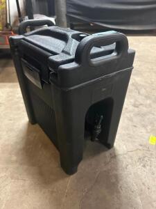 DESCRIPTION: CAMBRO BLACK INSULATED BEVERAGE DISPENSER LOCATION: BAY 6 QTY: 1