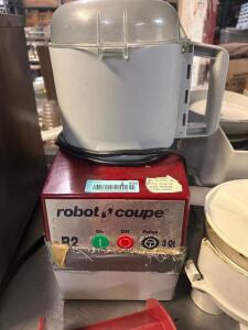 DESCRIPTION: ROBOT COUPE COMMERCIAL FOOD PROCESSOR. BRAND / MODEL: ROBOT COUPE R2 ADDITIONAL INFORMATION W/ ATTACHMENTS LOCATION: BAY 6 QTY: 1