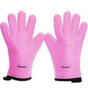 DESCRIPTION: (4) COOKING GLOVES BRAND/MODEL: CHEF'S NECESSITIES INFORMATION: PINK AND GREEN RETAIL$: $12.00 EA QTY: 4