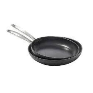 DESCRIPTION: (1) SET OF (2) NONSTICK SKILLET BRAND/MODEL: OXO SOFT WORKS #1515884 SIZE: 10 AND 12" RETAIL$: $60.00 EA QTY: 1