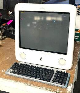 VINTAGE APPLE EMAC DESKTOP COMPUTER