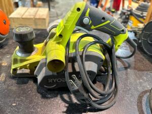 DESCRIPTION: RYOBI KICK STAND ECLECTIC SANDER BRAND / MODEL: RYOBI LOCATION: WAREHOUSE QTY: 1