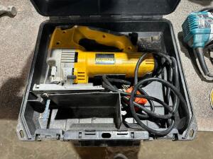 DESCRIPTION: DEWALT VARIABLE SPEED JIG SAW BRAND / MODEL: DEWALT DW321 ADDITIONAL INFORMATION W/ CASE. LOCATION: WAREHOUSE QTY: 1