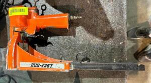 DESCRIPTION: DUO FAST PNEUMATIC TOOL BRAND / MODEL: DUO FAST LOCATION: WAREHOUSE QTY: 1