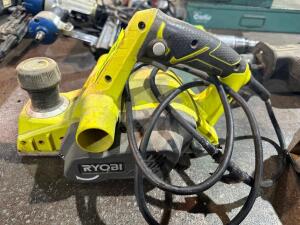 DESCRIPTION: RYOBI KICK STAND ECLECTIC SANDER BRAND / MODEL: RYOBI LOCATION: WAREHOUSE QTY: 1