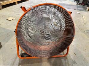 DESCRIPTION: DAYTON 24" HEAVY DUTY FLOOR FAN ( ORANGE ) BRAND / MODEL: DAYTON 2C889 LOCATION: WAREHOUSE QTY: 1