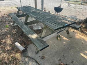 DESCRIPTION: 10' WOODEN PICNIC TABLE W/ BENCH SEATS LOCATION: OUTSIDE QTY: 1