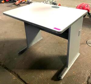 36" DESK