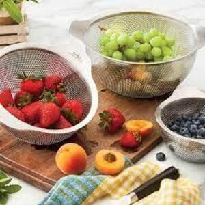 DESCRIPTION: (1) SET OF (3) COLANDER BRAND/MODEL: MIU #1655931 INFORMATION: STAINLESS RETAIL$: $24.99 EA QTY: 1