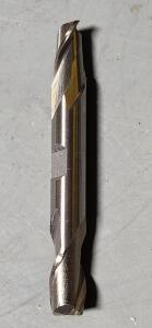 DESCRIPTION: (4) HSS DOUBLE END SQ END MILL BRAND/MODEL: VC 01700244 SIZE: 3/8" DIA 9/16" LOC RETAIL$: 26.71 EA QTY: 4