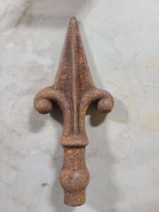 DESCRIPTION: (1) FENCE TOPPER BRAND/MODEL: MUST COME INSPECT INFORMATION: CAST IRON SIZE: SPEAR SHAPE RETAIL$: $14.59 EA QTY: 1