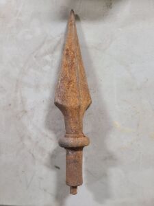 DESCRIPTION: (1) FENCE TOPPER BRAND/MODEL: MUST COME INSPECT INFORMATION: CAST IRON SIZE: SPEAR SHAPE RETAIL$: $14.59 EA QTY: 1