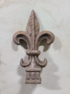 DESCRIPTION: (1) FENCE TOPPER BRAND/MODEL: MUST COME INSPECT INFORMATION: CAST IRON SIZE: SPEAR SHAPE RETAIL$: $14.59 EA QTY: 1