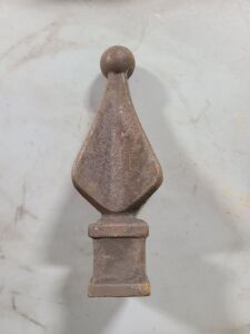 DESCRIPTION: (1) FENCE TOPPER BRAND/MODEL: MUST COME INSPECT INFORMATION: CAST IRON SIZE: SPEAR SHAPE RETAIL$: $14.59 EA QTY: 1