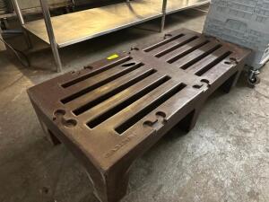 48" X 20" BROWN PLASTIC DUNNAGE RACK