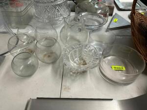 (1) LOT OF ASSORTED GLASS CENTER PIECES, VOTIVE, AND BOWLS.