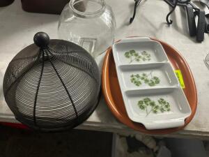 (2) PLATTERS, (1) BIRD CAGE PLATE COVER, AND (1) GLASS JAR