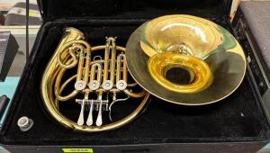 HAWK FRENCH HORN W/ CASE