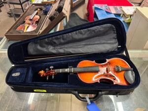 3/4 SIZE VIOLIN W/ CASE AND BOW